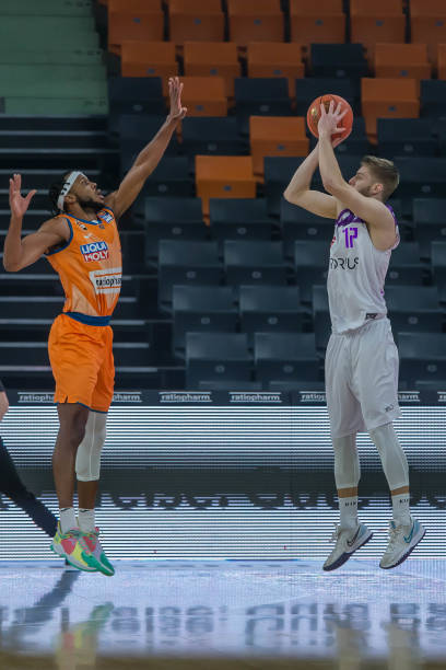 季重返争冠 季重返争冠